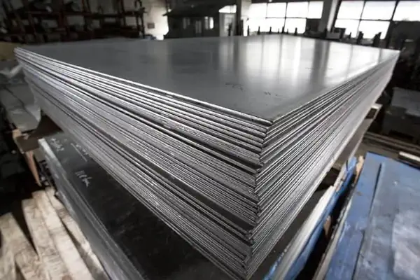 عکس مجموعه ورق های استیل در کارگاه