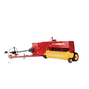 عکس دستگاه بیلر پشت تراکتوری در حین کار