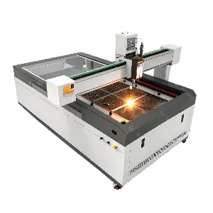 عکس دستگاه برش لیزر در حین کار