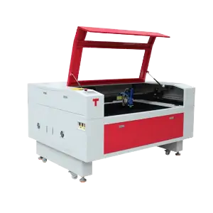 عکس لیزر حکاکی در حین کار