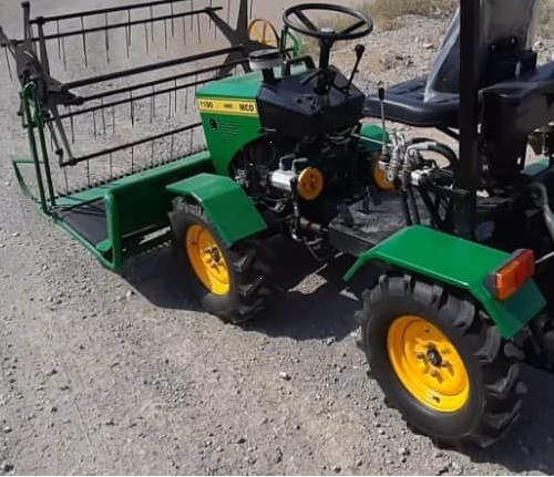 عکس مینی کمباین چند منظوره در زمین کشاورزی