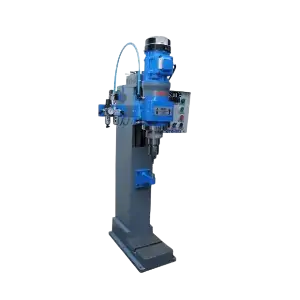 عکس سوراخ کردن با دستگاه پرچ زن اتوماتیک