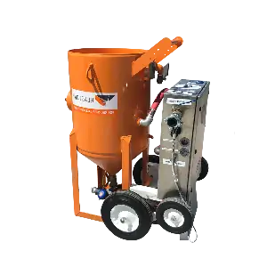 دستگاه سند بلاست در حین کار