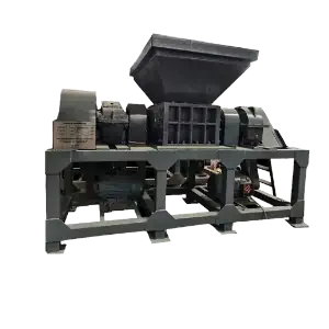 عکس خرد شدن ضایعات فلزی در دستگاه خرد کن