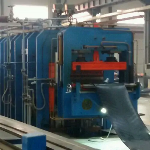 عکس خط تولید تسمه نقاله در محوطه کارگاه