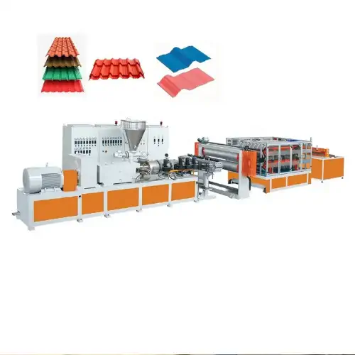 عکس انواع کاشی پلاستیکی رنگی در کنار خط تولید کاشی پلاستیکی شیروانی