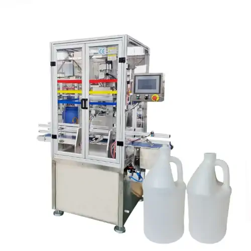 عکس دبه پلاستیکی سفید در کنار دستگاه برش گردن دبه