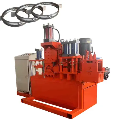 دستگاه تولید بست فلزی لوله همراه با 3 بست فلزی در گوشه بالا سمت چپ تصویر