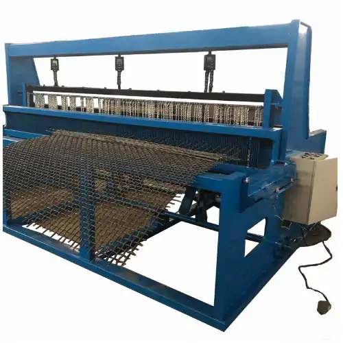 عکس دستگاه تولید توری بافت در حین کار