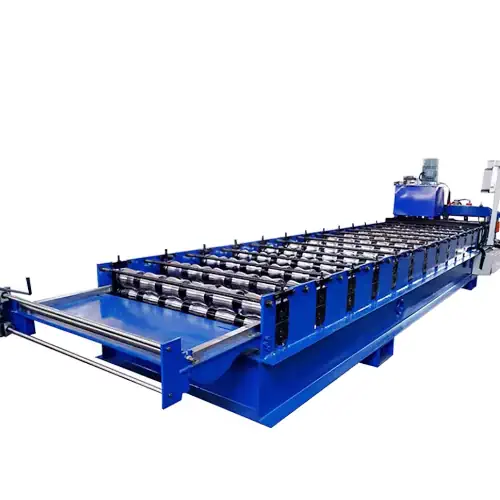 عکس خط تولید پروفیل آهن در زمینه سفید