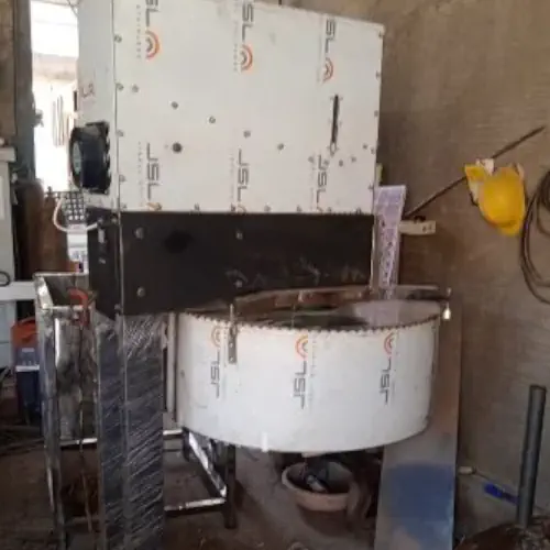 عکس دستگاه تولید صنعتی پشمک همراه با پشمک رنگی