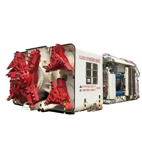 عکس دستگاه سوارخ کاری تونل با مته قرمز