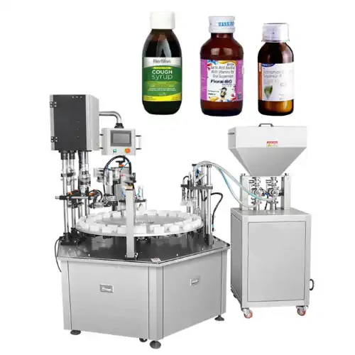 3 بطری شربت در کنار دستگاه پرکن شربت دارویی