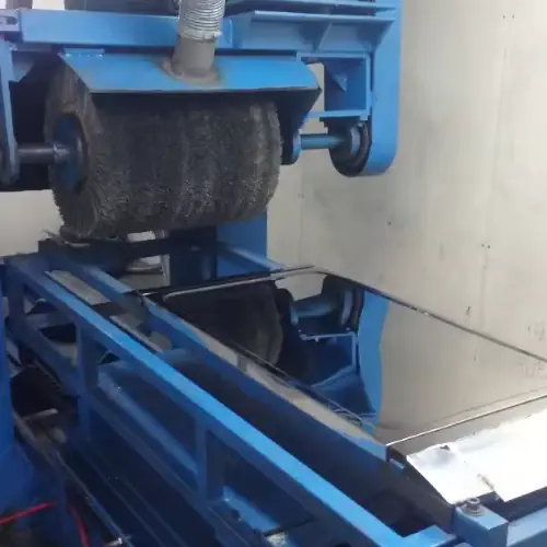 عکس دستگاه پولیش ورق در حال پولیش سینک ظرفشویی