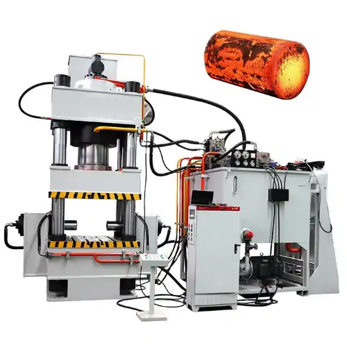 عکس دستگاه فورج هیدرولیک در حین کار