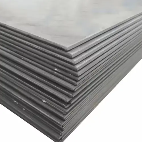 عکس تعداد زیادی ورق دریایی a36 در زمینه سفید