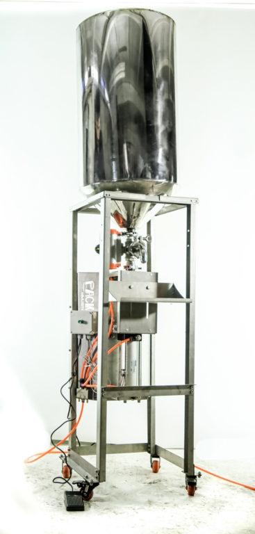 دستگاه پرکن مایعات عرقیجات گلاب آبلیمو نوشمک