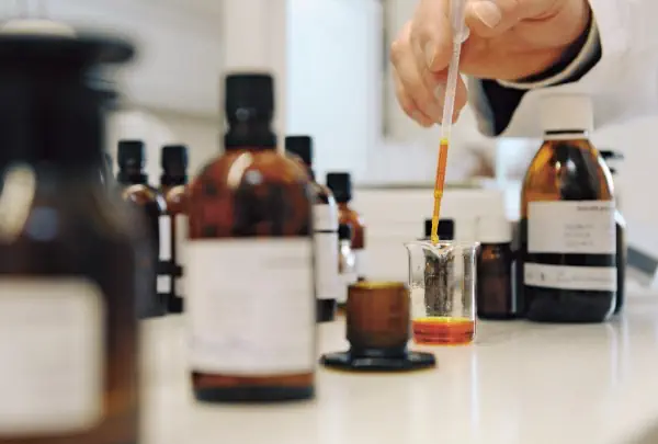 عکس عطر و اسانس