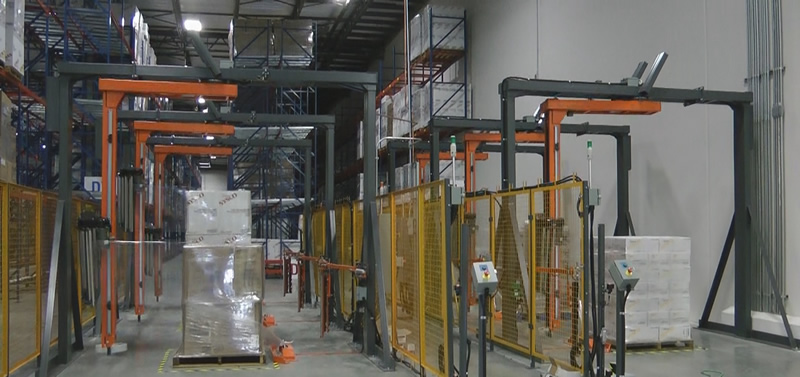 عکس پالت استرپ فونیکس روی خط تولید