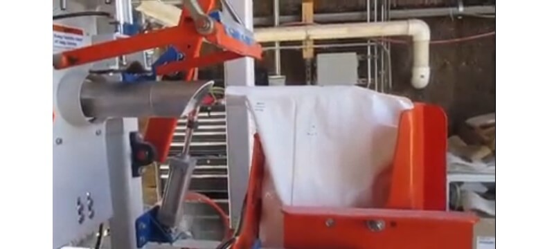 عکس  کیسه پرکن ولو دار مدل 230  در حین کار