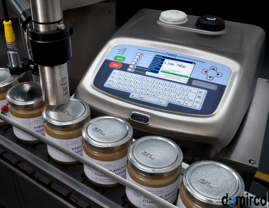 عکس جت پرینتر لینکس در حین چاپ روی قوطی