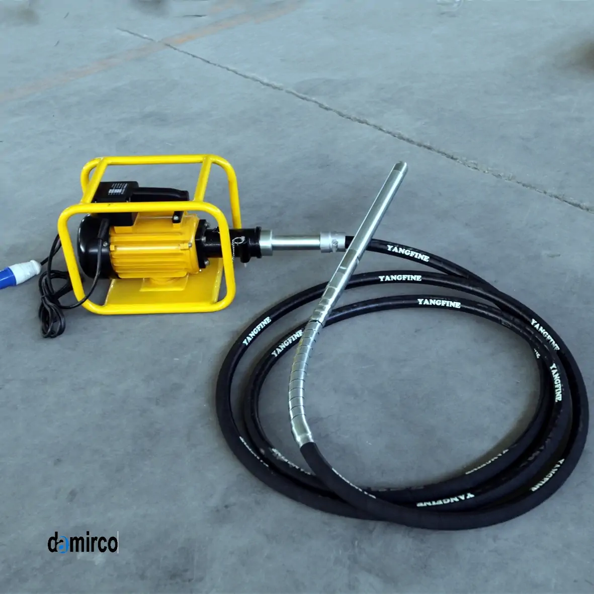 تصویری از یک ویبراتور بتن