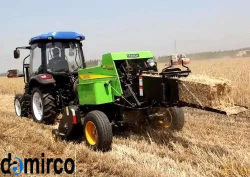 بیلر در حال بسته کردن علوفه2