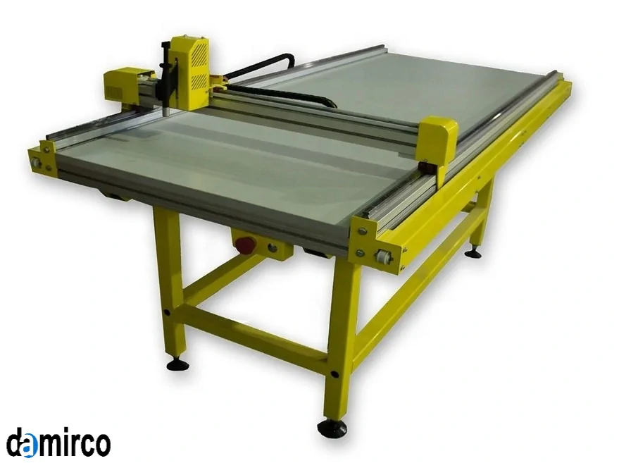 عکس کامل دستگاه برش سی ان سی شیشه