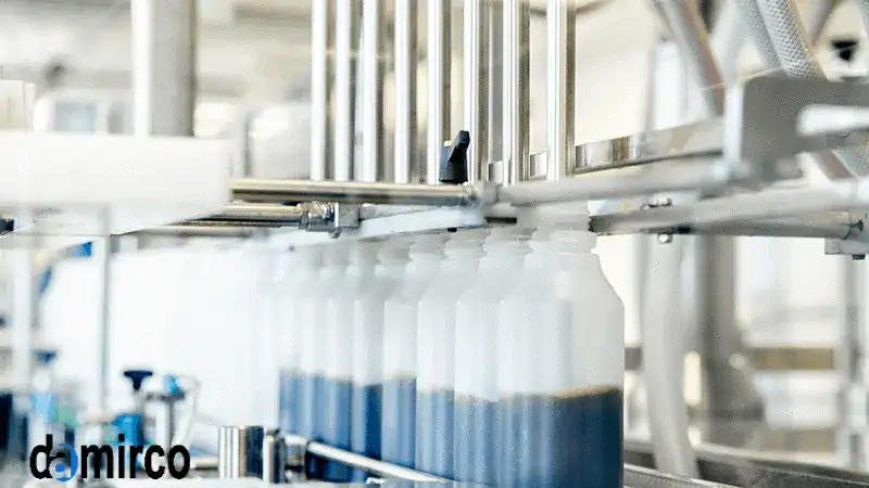 چند بطری در حال پر شدن2