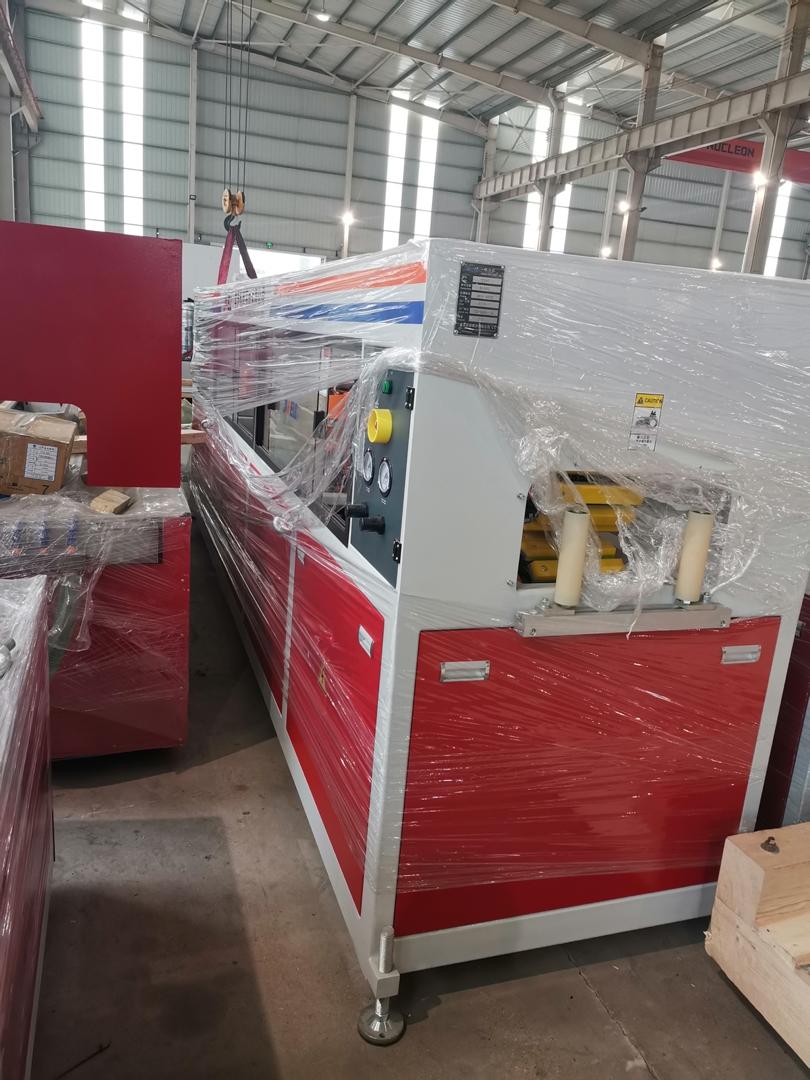 عکس دستگاههای خط تولید پروفیل upvc