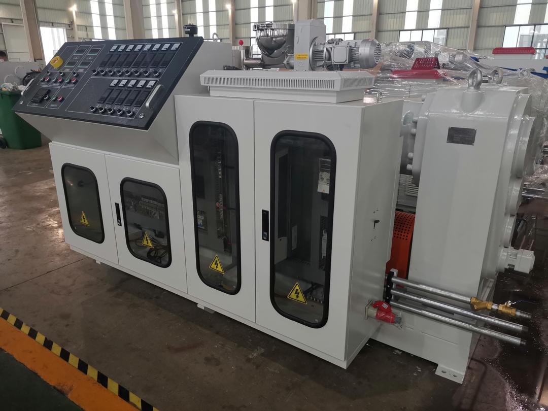 عکس تجهیزات خط تولید پروفیل یو پی وی سی